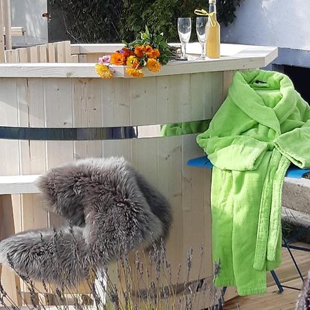Gite La Petite Maison Horlogere Et Jacuzzi , Raquettes Les Fontenelles エクステリア 写真