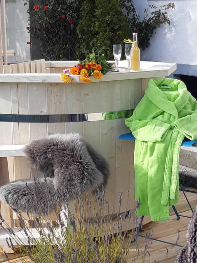 Gite La Petite Maison Horlogere Et Jacuzzi , Raquettes Les Fontenelles エクステリア 写真